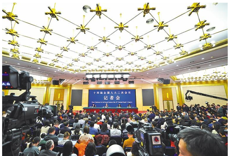 中共中央政治局委员、外交部长王毅  就中国外交政策和对外关系回答中外记者提问