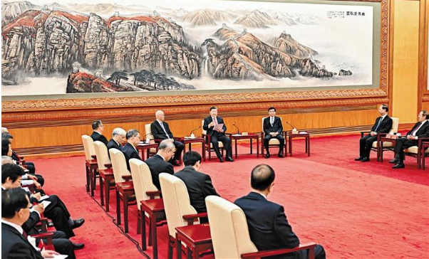 习近平同党外人士共迎新春   代表中共中央，向各民主党派、工商联和无党派人士，向统一战线广大成员，致以诚挚问候和新春祝福   王沪宁蔡奇出席