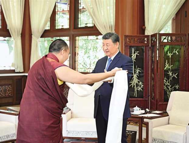 习近平接受班禅额尔德尼·确吉杰布拜见  王沪宁蔡奇陪同接受拜见