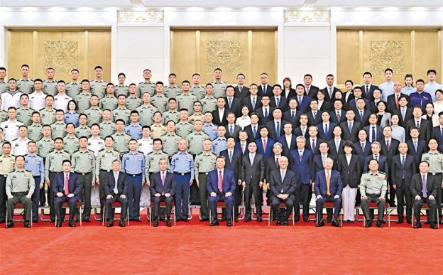 中国人民抗日战争暨世界反法西斯战争胜利80周年纪念活动总结会议在京举行 习近平亲切接见纪念活动筹办工作各方面代表   会议传达习近平关于纪念活动的重要讲话 对学习贯彻讲话精神作出部署  蔡奇参加接见并在总结会议上讲话