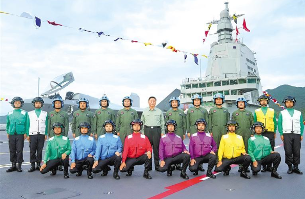 我国第一艘电磁弹射型航空母舰入列  习近平出席入列授旗仪式并登舰视察