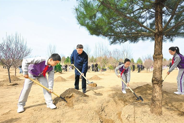 习近平在参加首都义务植树活动时强调  为山川大地增添锦绣 让中国式现代化底色更加亮丽  李强赵乐际王沪宁蔡奇丁薛祥李希参加