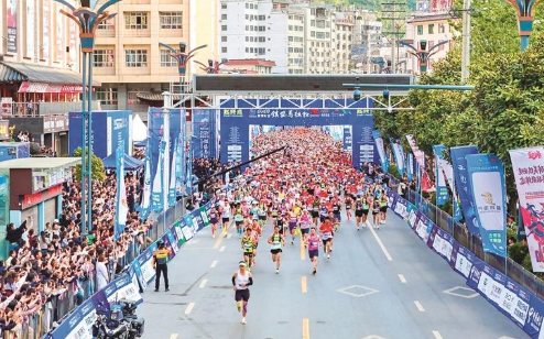 跑出活力2026镇安马拉松赛鸣枪开跑
