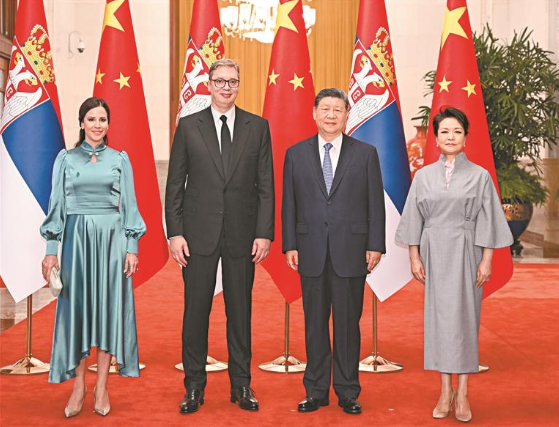 习近平同塞尔维亚总统武契奇会谈