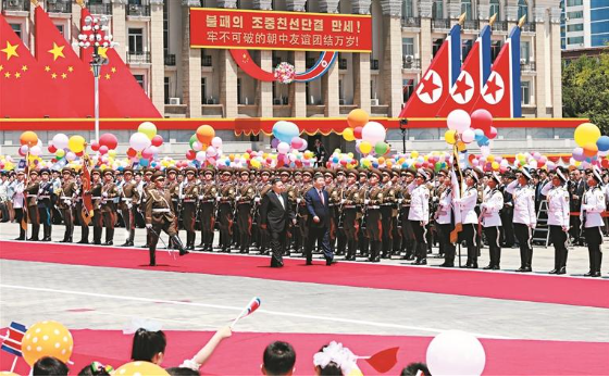 习近平出席金正恩举行的欢迎仪式
