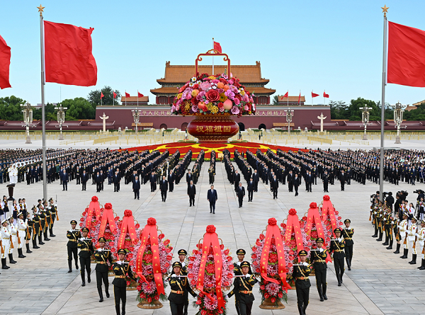 习近平等党和国家领导人出席烈士纪念日向人民英雄敬献花篮仪式